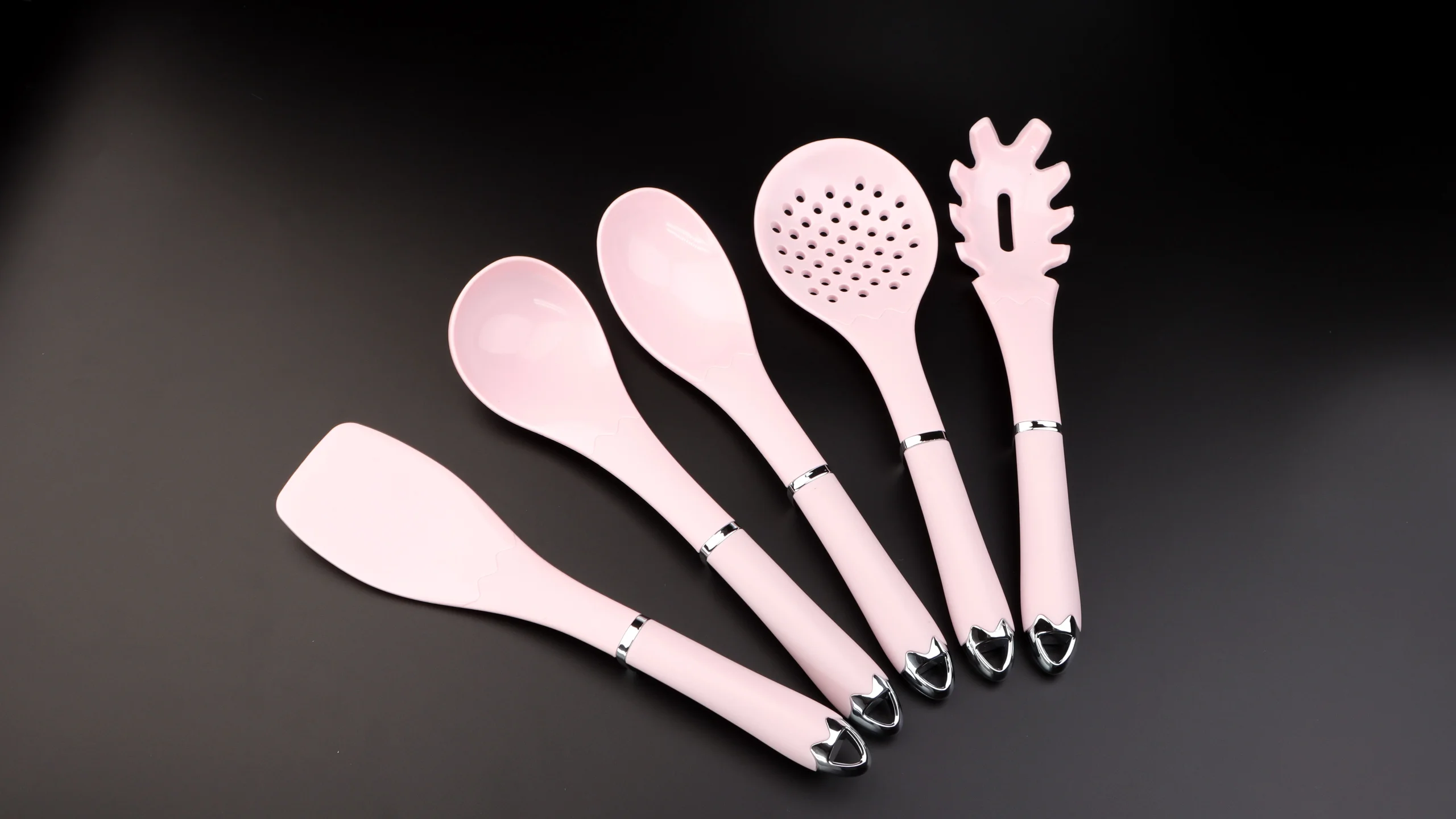 硅胶餐具安全吗？需要检测哪些项目？